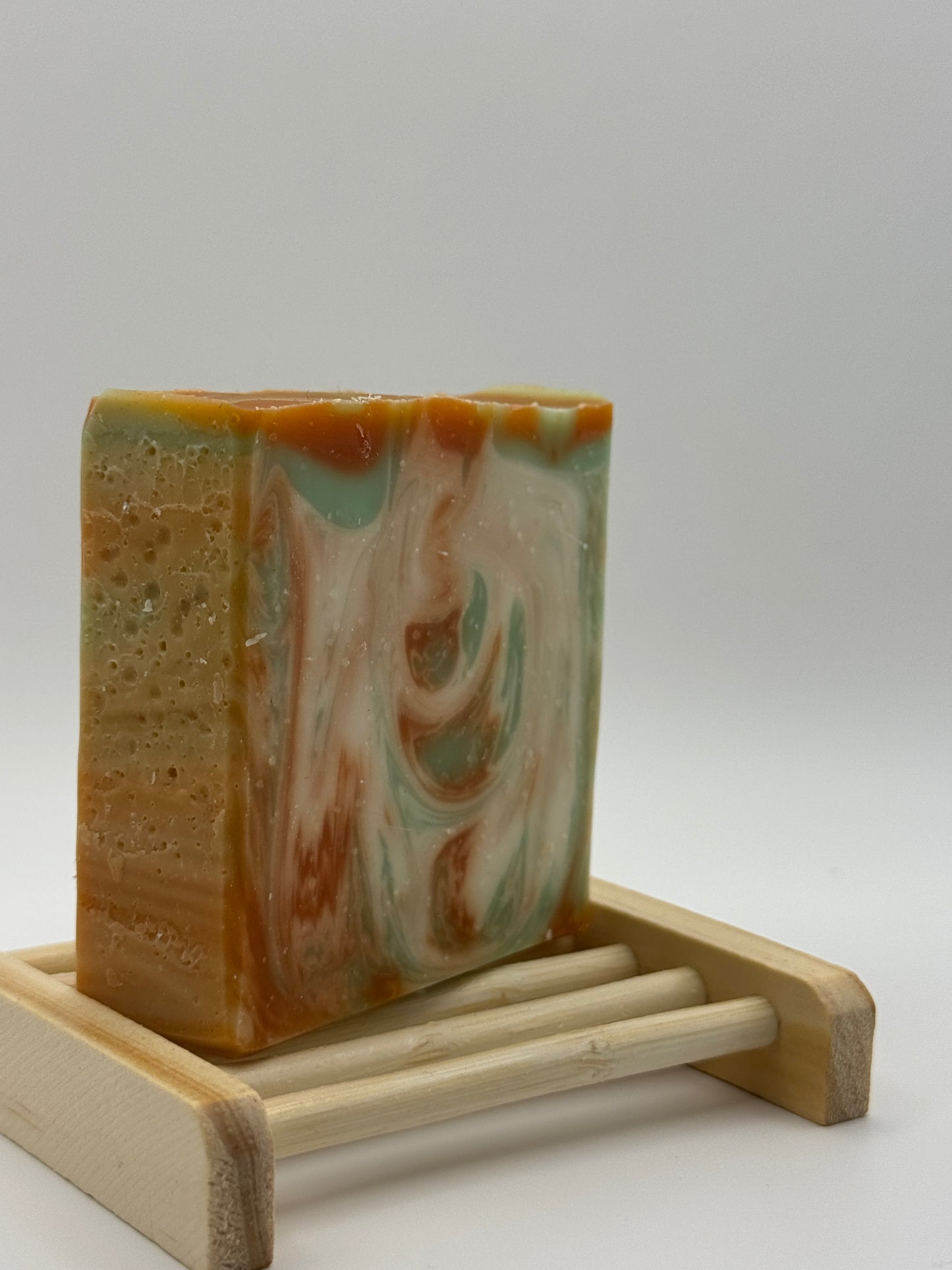 Pineapple Kiwi Soap β Tropical Hydration for Soft, Glowing Skin