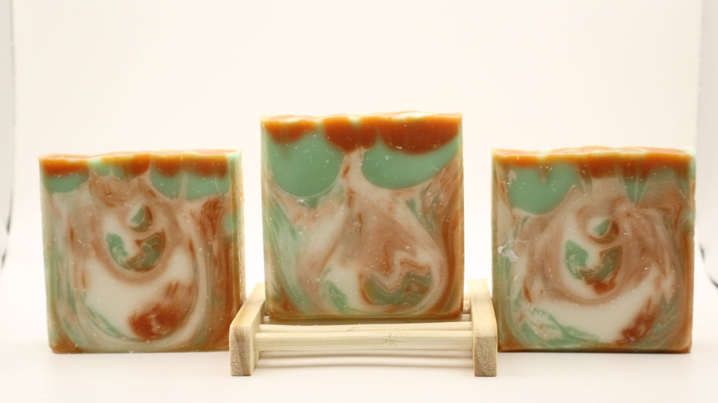 Pineapple Kiwi Soap β Tropical Hydration for Soft, Glowing Skin