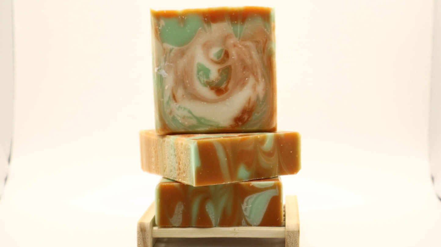 Pineapple Kiwi Soap β Tropical Hydration for Soft, Glowing Skin